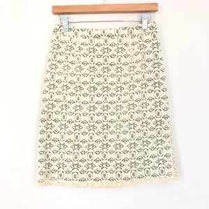 Edme & Estelle Cream Lace Skirt with Green Lining- Size 4