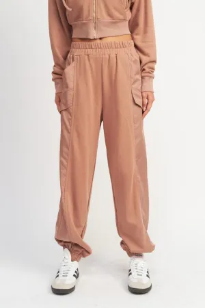 Hot Girl Emory Contrasted Cargo Jogger Sweatpants In Dusty Peach