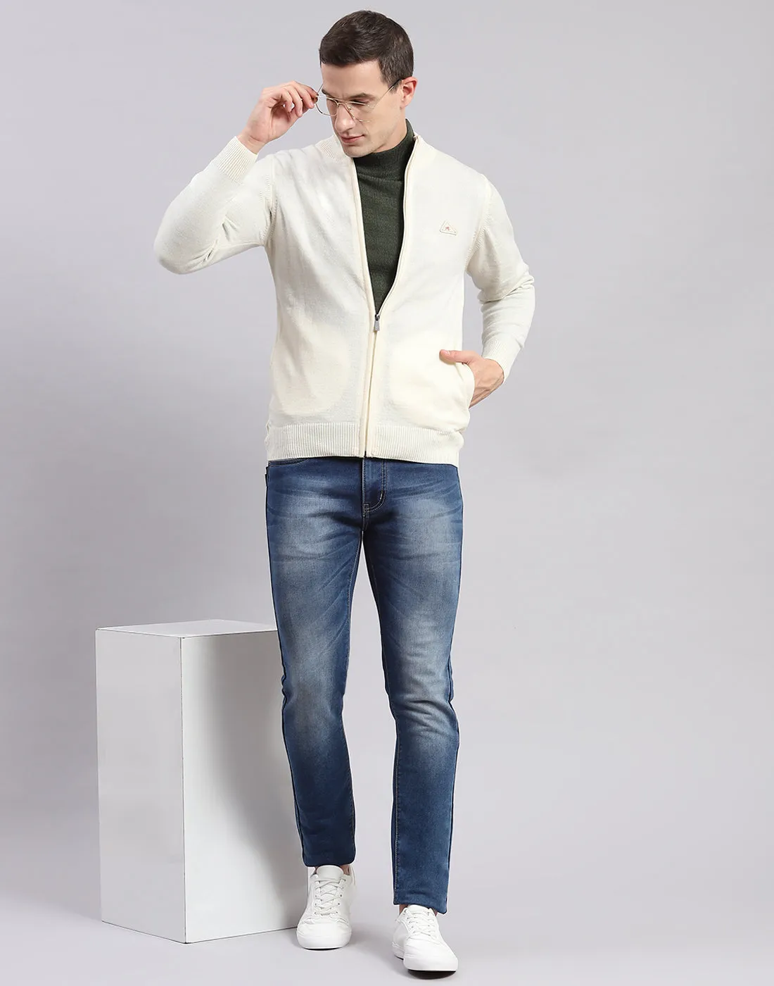 Men Cream Solid Stand Collar Full Sleeve Pullover